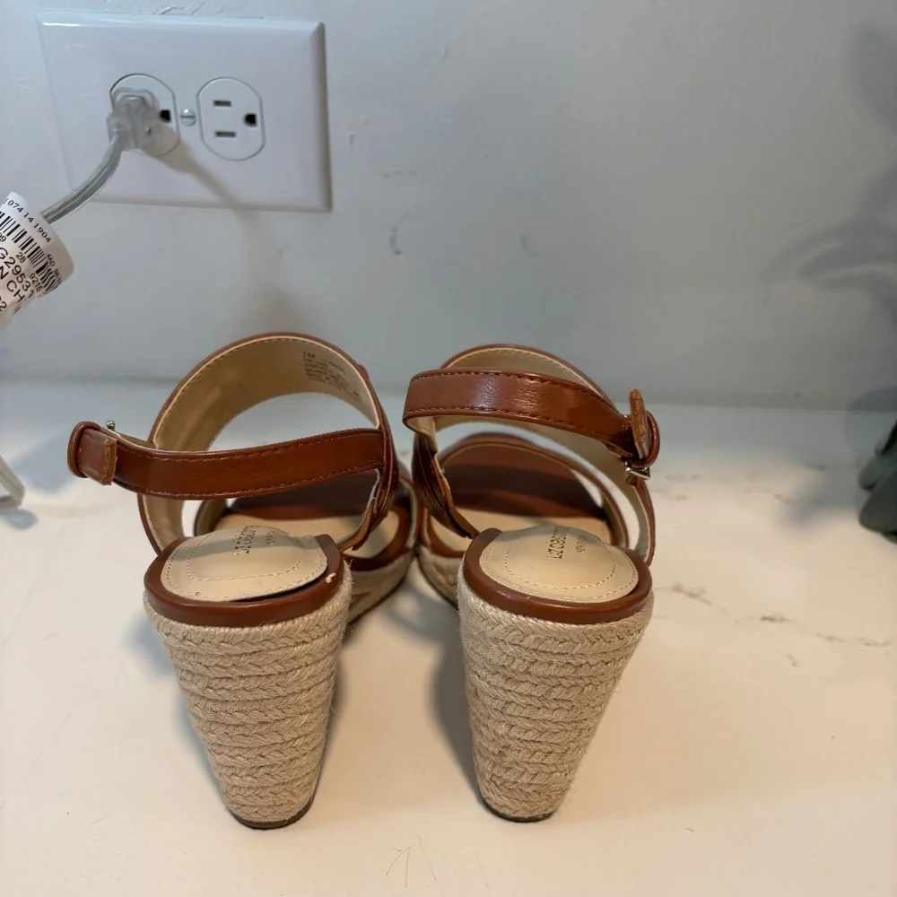 LIZ CLAIBORNE WEDGE SANDALS BROWN FAUX LEATHER SLINGBACK SZ 7 - Picture 4 of 9